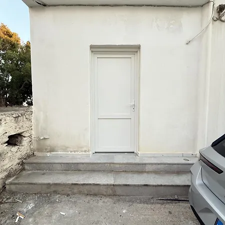 بيت شباب Naxos *