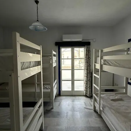 بيت شباب Naxos Naxos City