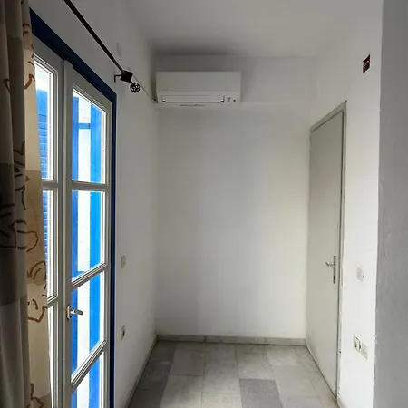 Naxos بيت شباب